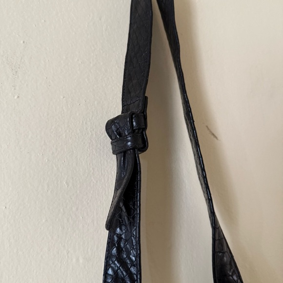 Vintage  SHARIF Reptile Embossed Cross Body Shoulder Bag Black - Picture 7 of 11